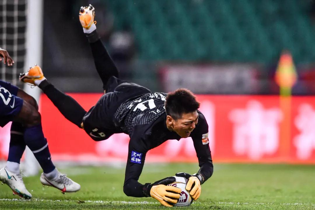 كرة القدم السعوديةشغف يتجاوز الملاعب
